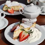 Dwor - House Of Rosenthal *