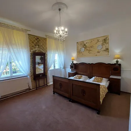 Dwor - House Of Rosenthal *