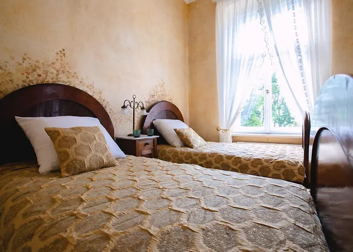 Dwor - House Of Rosenthal *