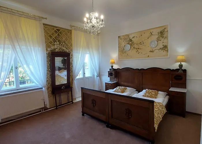 Dwor - House Of Rosenthal *